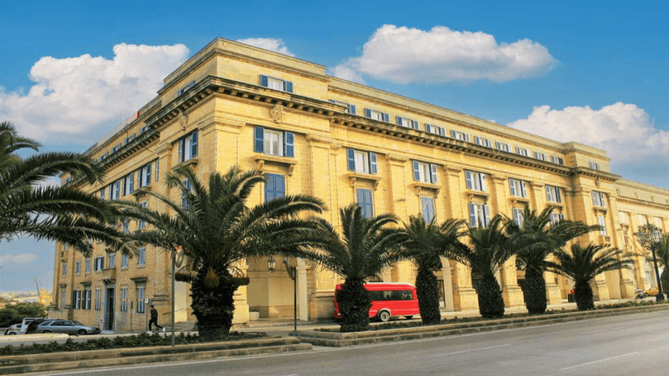 École de commerce de Londres à Malte